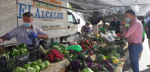 Decenas de familias cuyo único ingreso depende de la venta en mercados continúan sin poder reanudar su actividad en pedanías por culpa del alcalde del PSOE