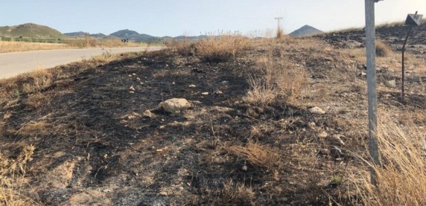 Los chapuceros desbroces encargados por el alcalde del PSOE comienzan a provocar incendios y problemas de seguridad en los caminos del municipio