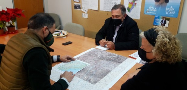 Fulgencio Gil reclama el apoyo del ayuntamiento para rechazar la línea de Alta Tensión de 40 kms con la que Iberdrola prevé atravesar la Sierra de Almenara