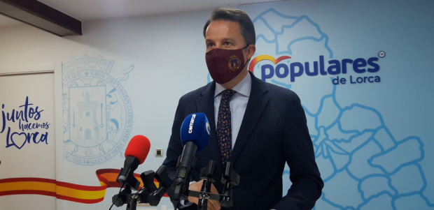Fulgencio Gil propone que el ayuntamiento exima del pago de impuestos y tasas municipales a comerciantes, hosteleros y autónomos afectados por la crisis del Covid-19 y la entrega de las ayudas de 2.000 euros