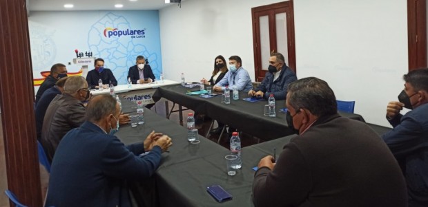 Fulgencio Gil trabaja junto a los ganaderos del sector de vacuno de Lorca para agilizar la tramitación de las ayudas de la Política Agraria Común
