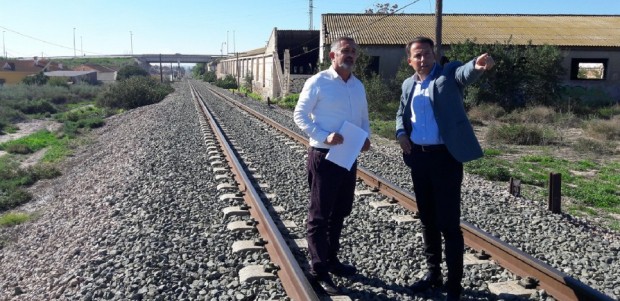 Fulgencio Gil reclama el respaldo del Pleno para rechazar los planes del PSOE de cerrar sin fecha de reapertura los trenes entre Murcia, Lorca y Águilas