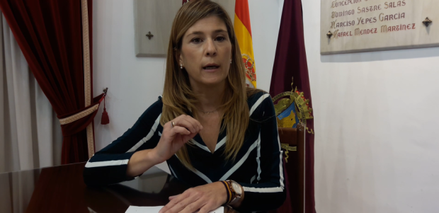 El alcalde del PSOE recurre al “juego sucio” para evitar cumplir la orden del Pleno del Ayuntamiento que le obliga a bajar el IBI y el sello del coche un 10%