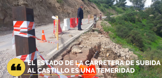 El PP alerta que la carretera de subida al castillo presenta un peligroso deslizamiento que se está agravando por la temeraria obstrucción de la cuneta