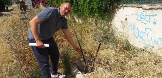 Arrecian los problemas provocados por las nubes de mosquitos, presencia de ratas y acumulación de basura en el tramo urbano de las vías del tren