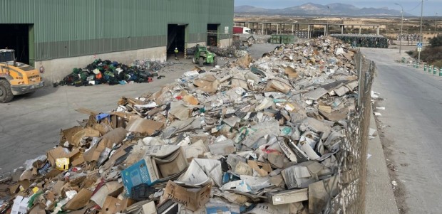 Toneladas de basuras y enseres se acumulan en el Centro de Gestión de Residuos por el abandono total de las instalaciones por parte del actual gobierno