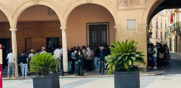 El Partido Popular de Lorca denuncia el caos en el proceso de regularización impuesto por Pedro Sánchez y exige a la señora Casalduero que no se esconda y dé explicaciones